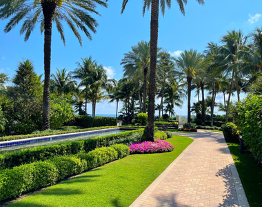 100 S Pointe Drive - Photo Thumbnail 16