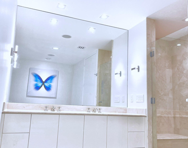 100 S Pointe Drive - Photo Thumbnail 11