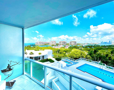 100 S Pointe Drive - Photo Thumbnail 9