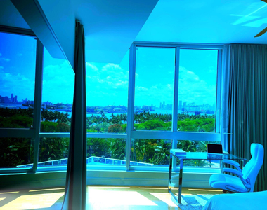 100 S Pointe Drive - Photo Thumbnail 7
