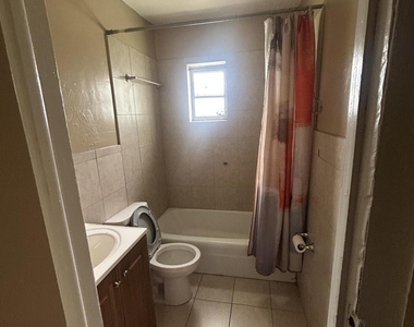 8657 64th Court - Photo Thumbnail 3