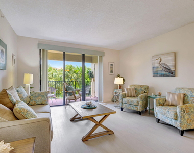 800 Uno Lago Drive - Photo Thumbnail 16