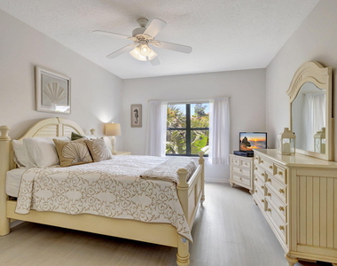 800 Uno Lago Drive - Photo Thumbnail 23