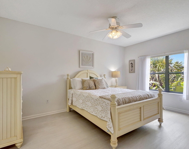 800 Uno Lago Drive - Photo Thumbnail 22