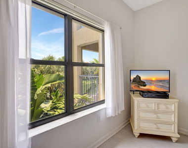 800 Uno Lago Drive - Photo Thumbnail 25