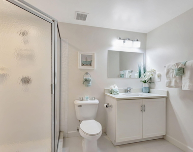 800 Uno Lago Drive - Photo Thumbnail 33