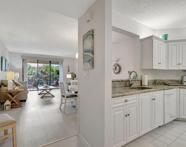 800 Uno Lago Drive - Photo Thumbnail 7