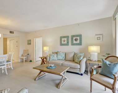 800 Uno Lago Drive - Photo Thumbnail 20