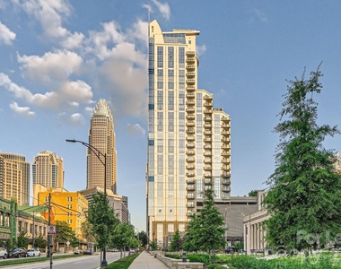 333 W Trade Street W - Photo Thumbnail 19
