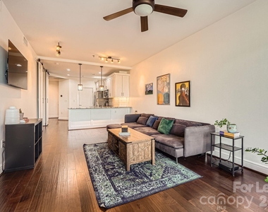 333 W Trade Street W - Photo Thumbnail 2