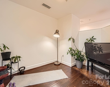 333 W Trade Street W - Photo Thumbnail 5