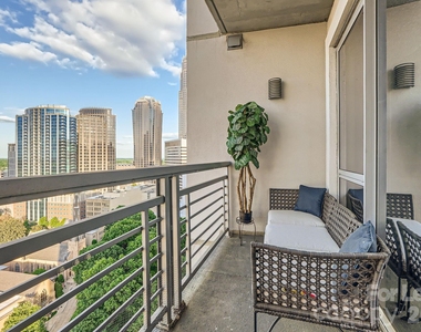 333 W Trade Street W - Photo Thumbnail 9