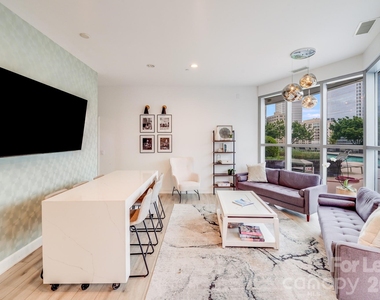 333 W Trade Street W - Photo Thumbnail 12