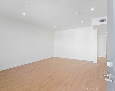 8750 Sepulveda Boulevard - Photo Thumbnail 3