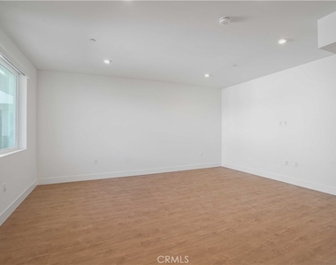 8750 Sepulveda Boulevard - Photo Thumbnail 7