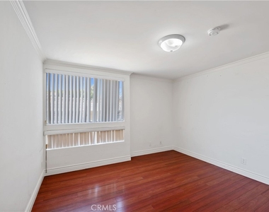 6042 Barton - Photo Thumbnail 3