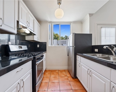 6042 Barton - Photo Thumbnail 2