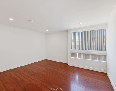 6042 Barton - Photo Thumbnail 6