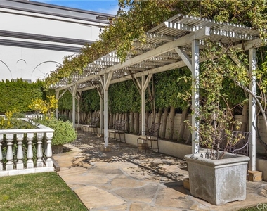 1424 N Crescent Heights Boulevard - Photo Thumbnail 35