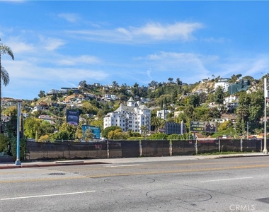 1424 N Crescent Heights Boulevard - Photo Thumbnail 39