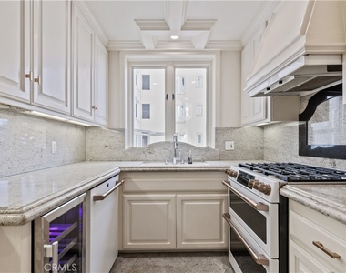 1424 N Crescent Heights Boulevard - Photo Thumbnail 17
