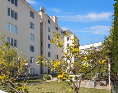 1424 N Crescent Heights Boulevard - Photo Thumbnail 37