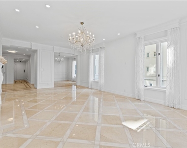 1424 N Crescent Heights Boulevard - Photo Thumbnail 12