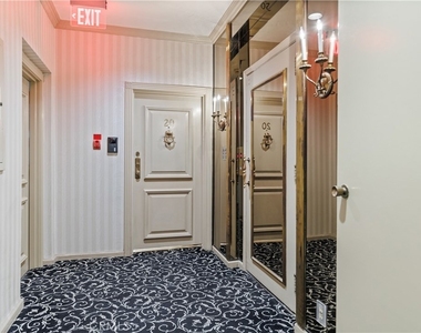 1424 N Crescent Heights Boulevard - Photo Thumbnail 6