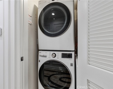 1424 N Crescent Heights Boulevard - Photo Thumbnail 30