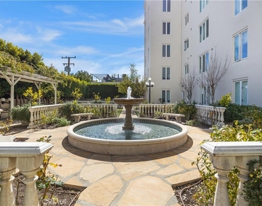 1424 N Crescent Heights Boulevard - Photo Thumbnail 31