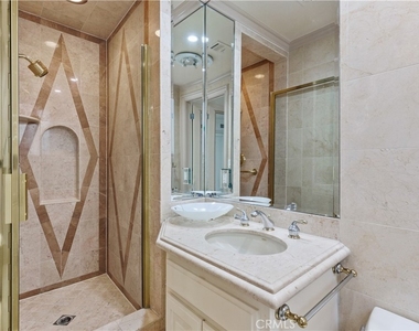1424 N Crescent Heights Boulevard - Photo Thumbnail 21