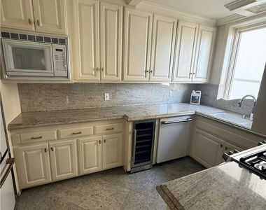 1424 N Crescent Heights Boulevard - Photo Thumbnail 40