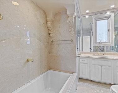 1424 N Crescent Heights Boulevard - Photo Thumbnail 23