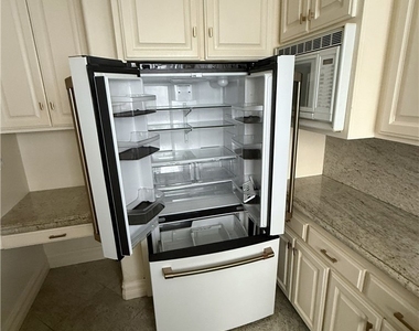 1424 N Crescent Heights Boulevard - Photo Thumbnail 42