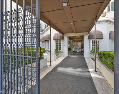 1424 N Crescent Heights Boulevard - Photo Thumbnail 3