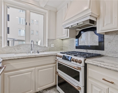 1424 N Crescent Heights Boulevard - Photo Thumbnail 18