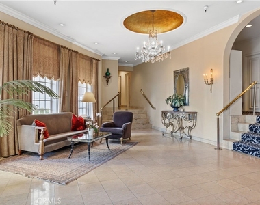 1424 N Crescent Heights Boulevard - Photo Thumbnail 4