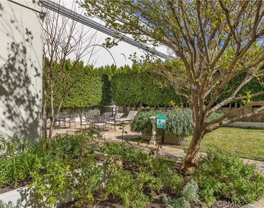 1424 N Crescent Heights Boulevard - Photo Thumbnail 32