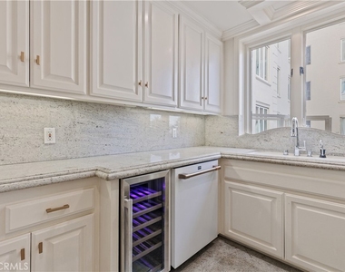 1424 N Crescent Heights Boulevard - Photo Thumbnail 19