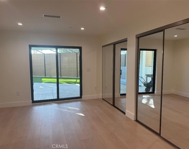 2846 Fairmount - Photo Thumbnail 10