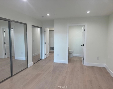 2846 Fairmount - Photo Thumbnail 8