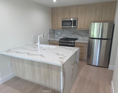 2846 Fairmount - Photo Thumbnail 5