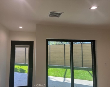 2846 Fairmount - Photo Thumbnail 3