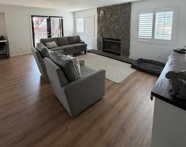 5760 Casa Grande Way - Photo Thumbnail 9