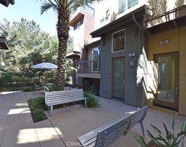 533 Rockefeller - Photo Thumbnail 2