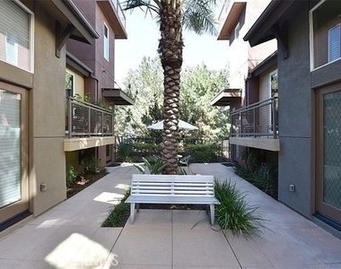 533 Rockefeller - Photo Thumbnail 3
