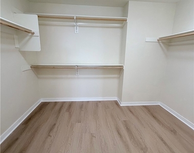 533 Rockefeller - Photo Thumbnail 10