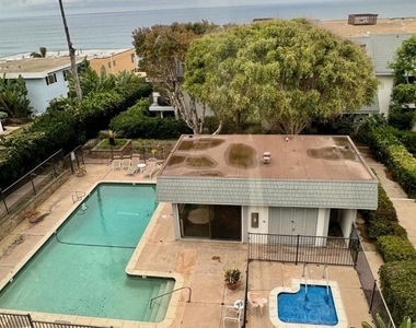 424 Stratford Court - Photo Thumbnail 6