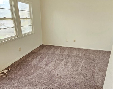 1410 Canyon - Photo Thumbnail 3