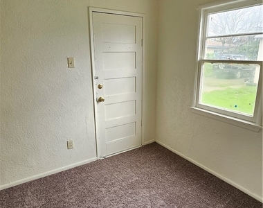 1410 Canyon - Photo Thumbnail 2